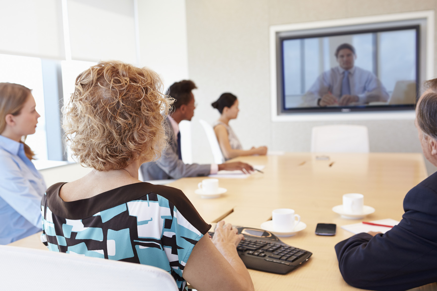photodune-12460768-group-of-businesspeople-having-video-conference-in-boardroom-m